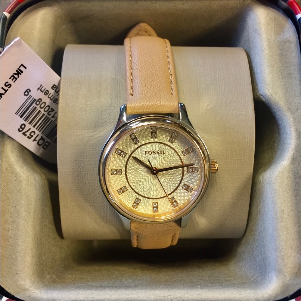 Ladies Fossil Leatherband Watch